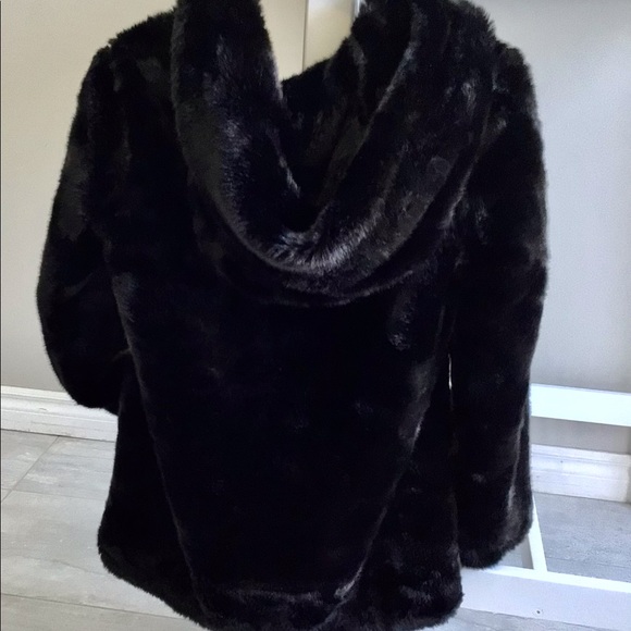 Zara women’s faux fur coat size small EUC - Picture 4 of 4